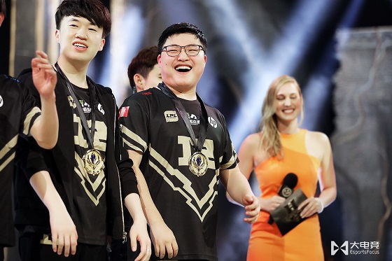 DRX横扫RNG,Peanut打出惊人五杀入围赛2:1(东京) DRX横扫RNG,Peanut打出惊人五杀入围赛2:1(东京)